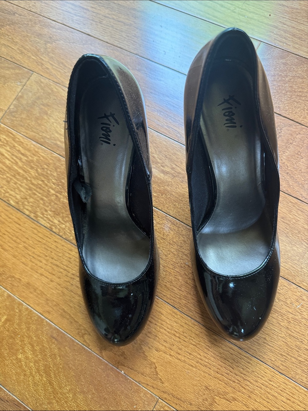 FIONI Black Gloss Patent Round-Toe Pumps